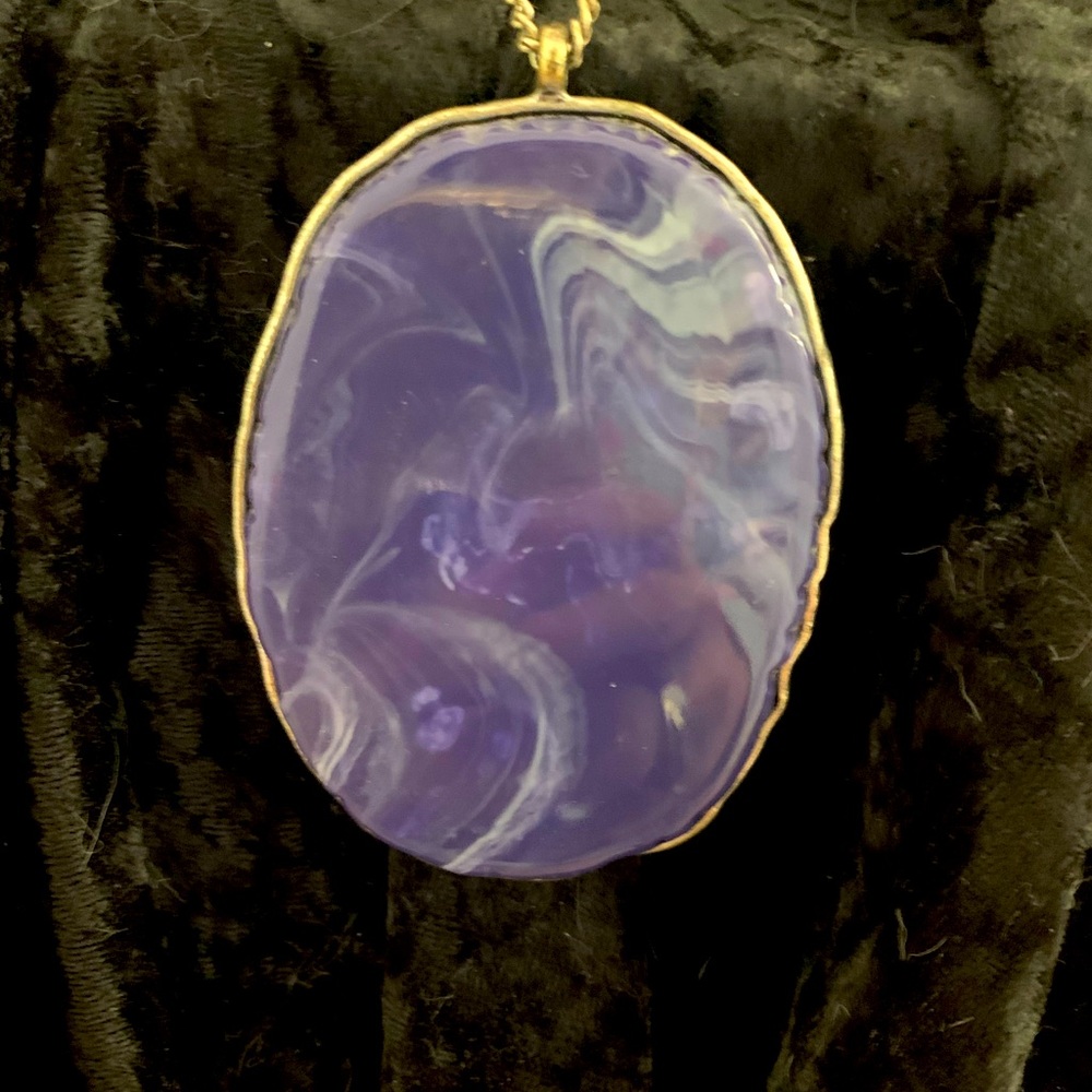 A Marble-like Statement Pendant Necklace